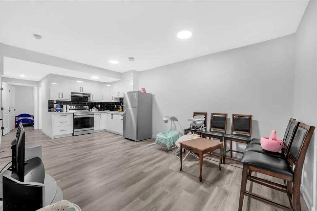 34 Sage Hill Lane NW