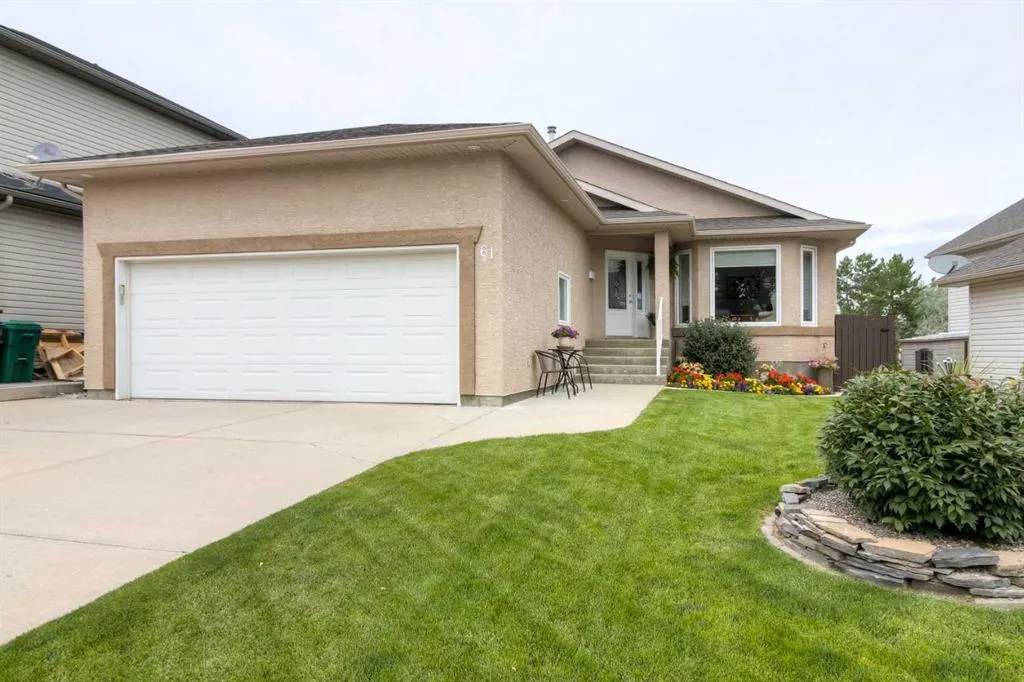 61 Salish Place W