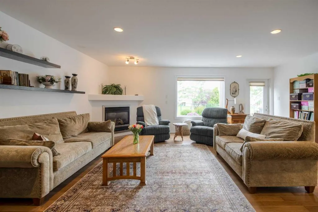 61 Salish Place W
