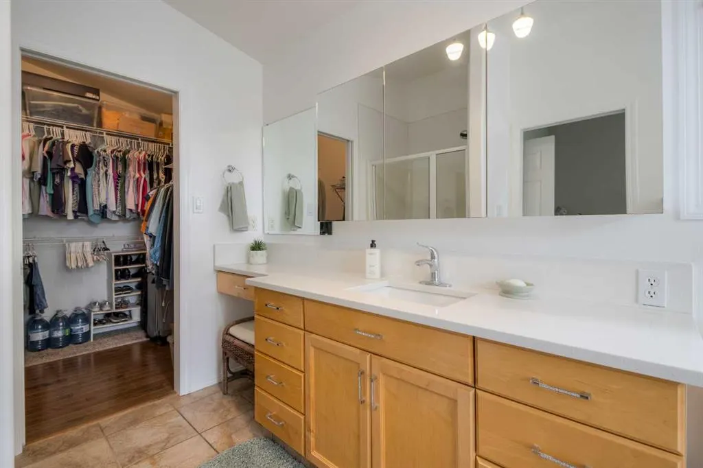 61 Salish Place W