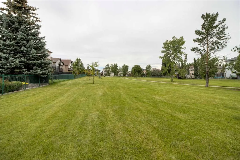 61 Salish Place W