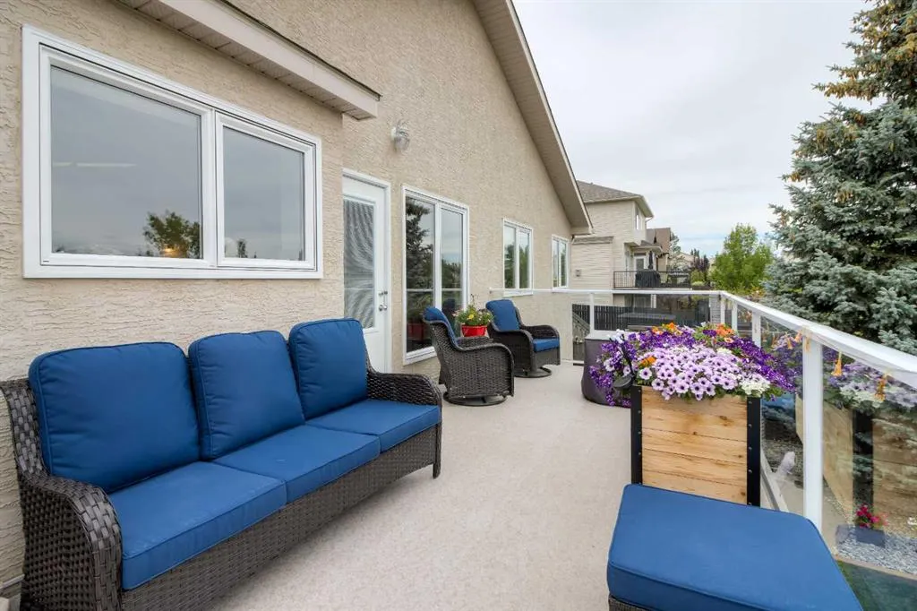 61 Salish Place W
