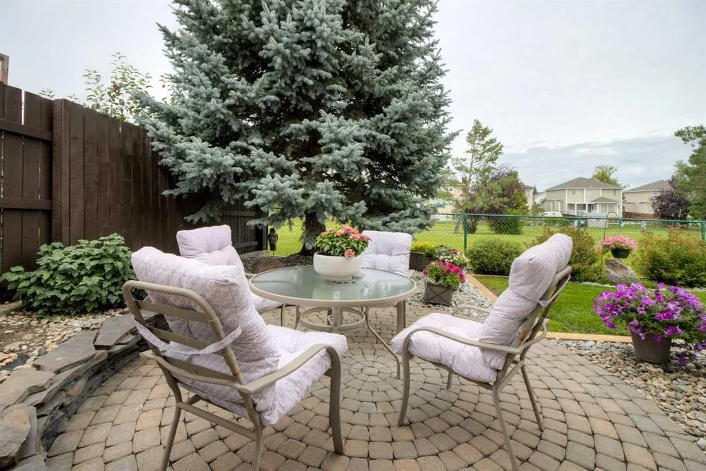 61 Salish Place W