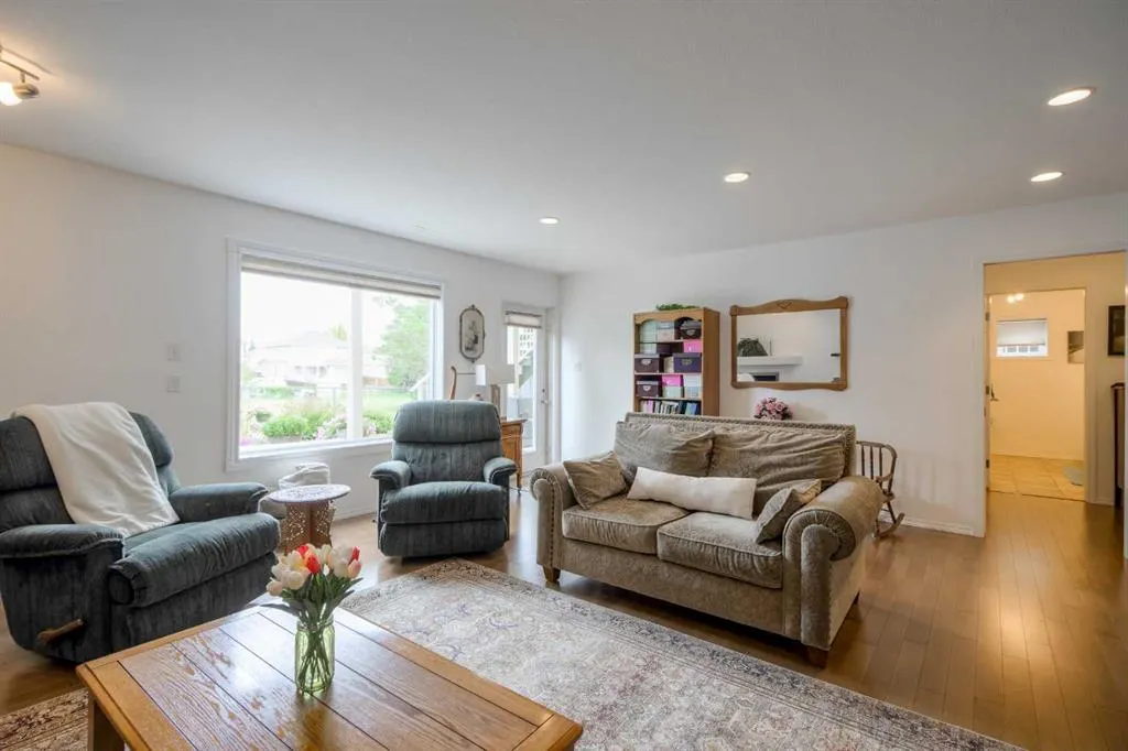 61 Salish Place W