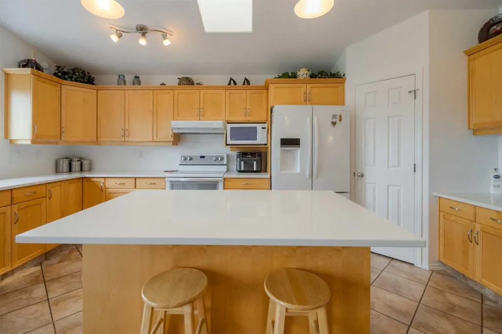 61 Salish Place W