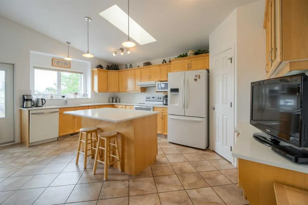 61 Salish Place W