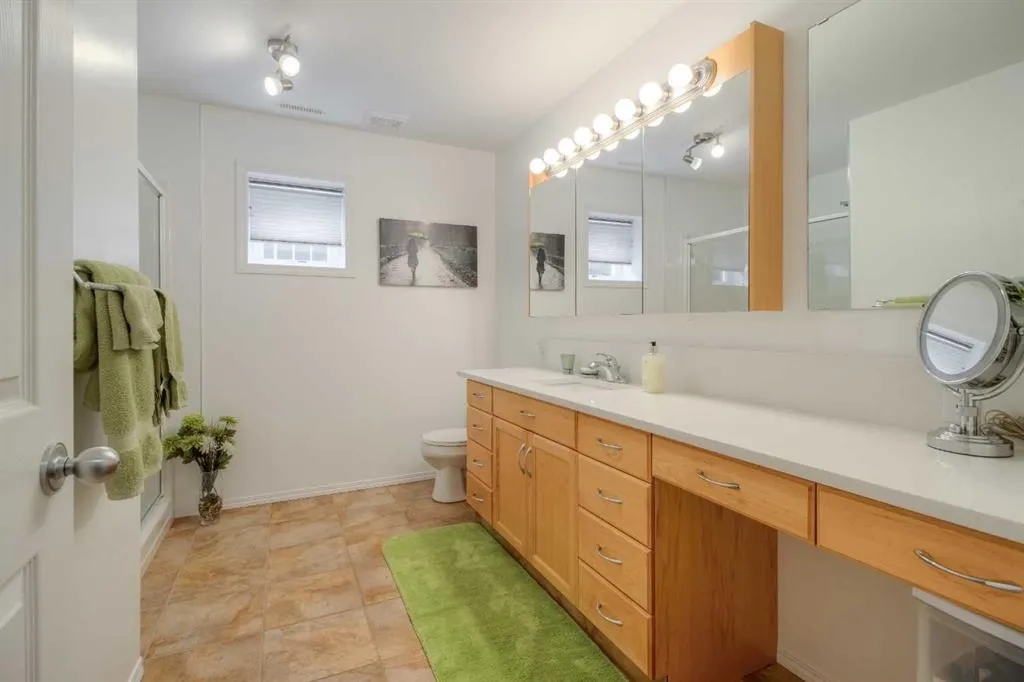 61 Salish Place W
