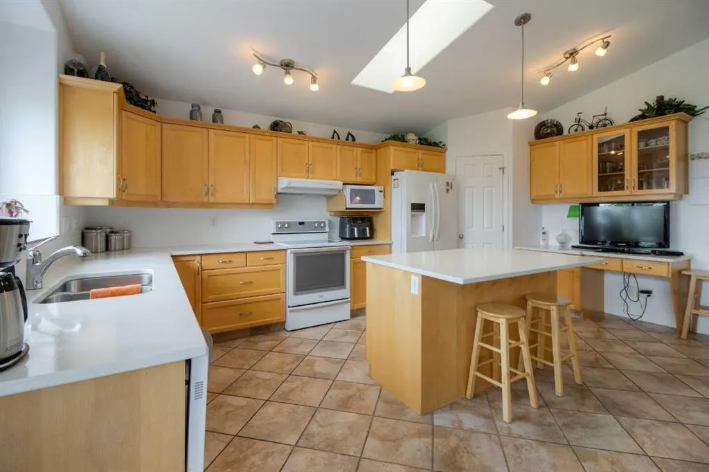 61 Salish Place W