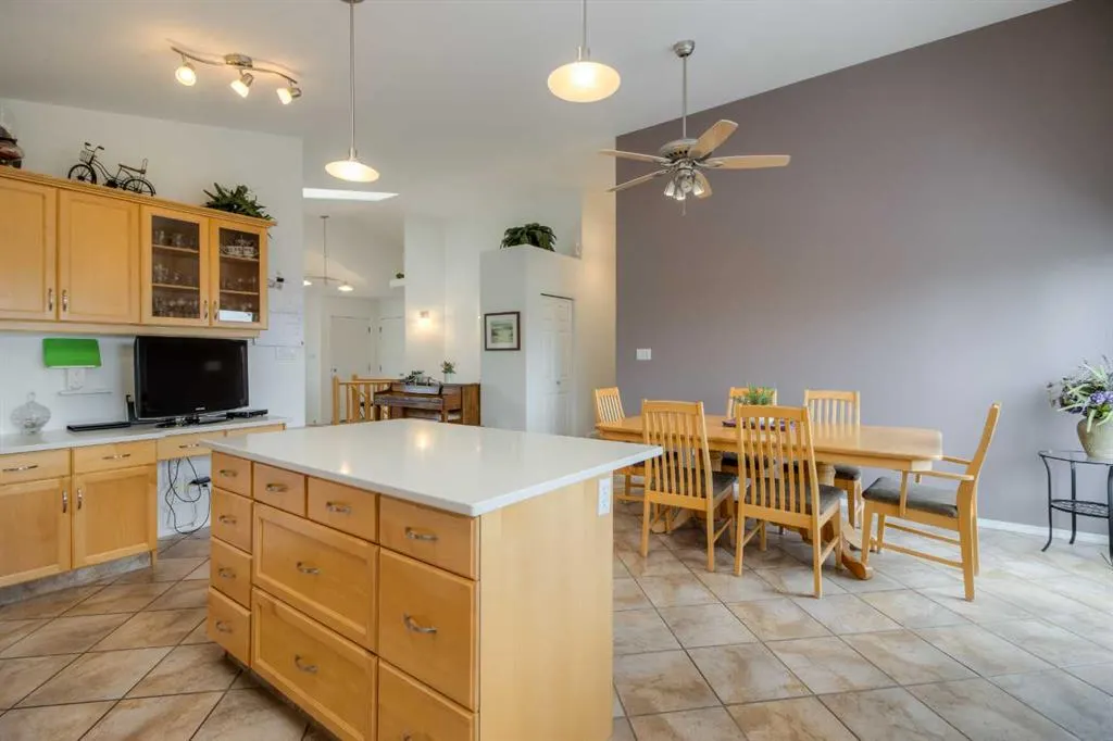 61 Salish Place W