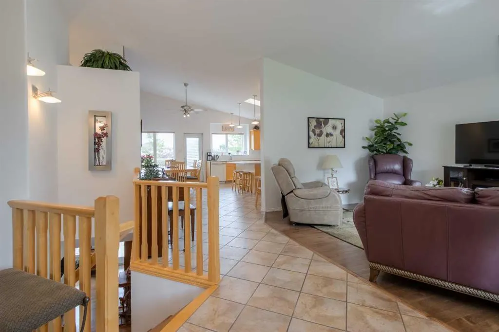 61 Salish Place W