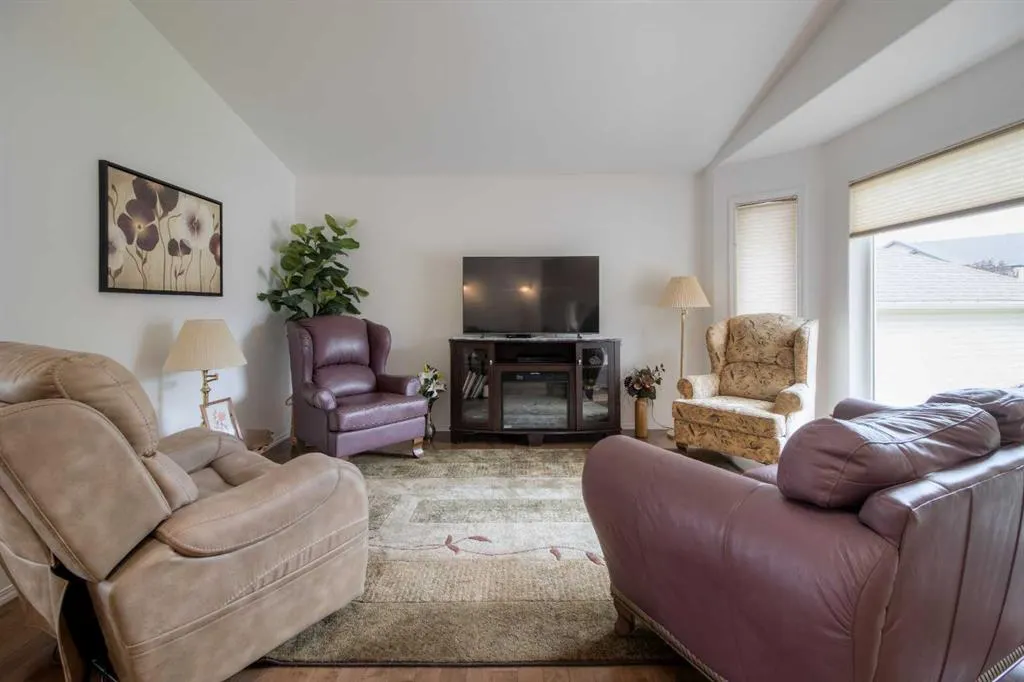 61 Salish Place W