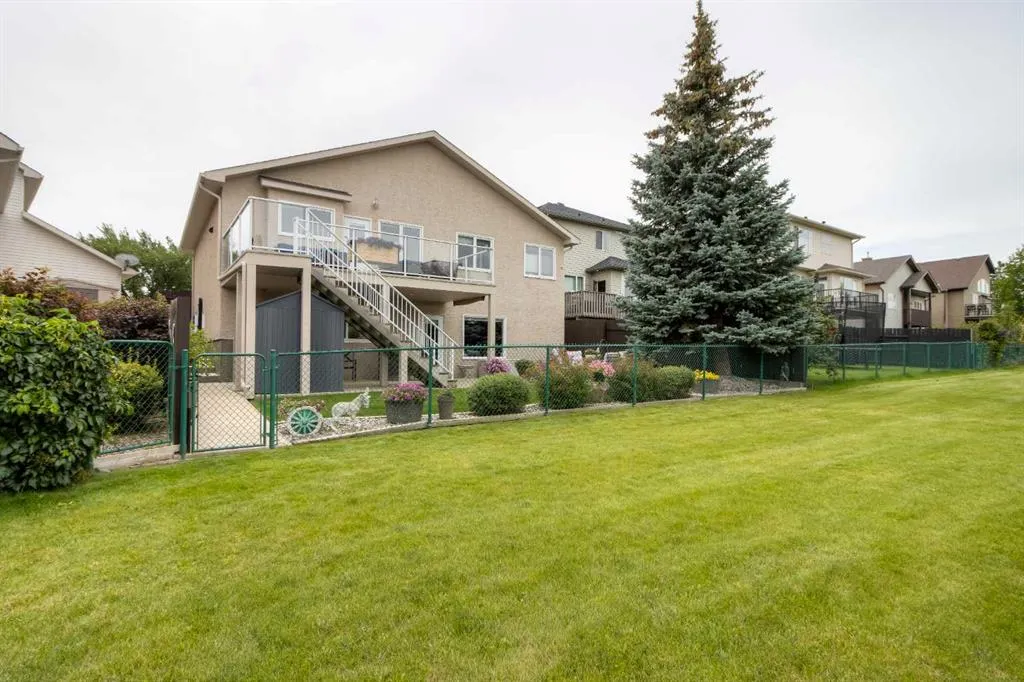 61 Salish Place W