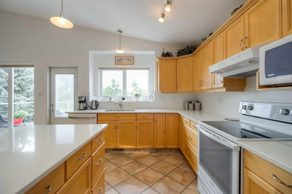 61 Salish Place W