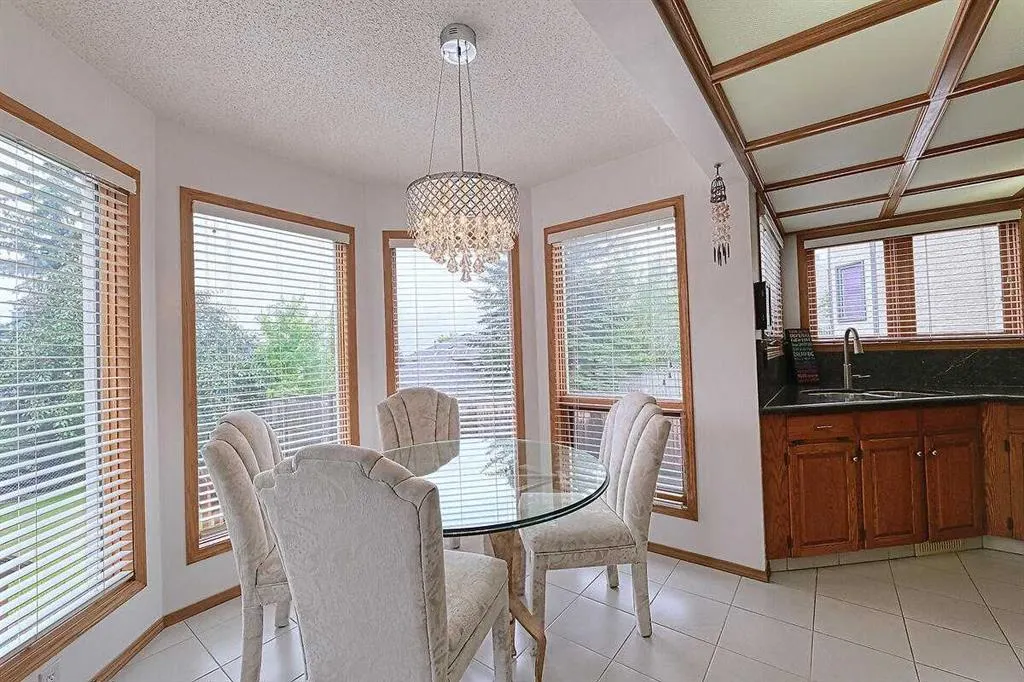 115 Strathaven Circle SW