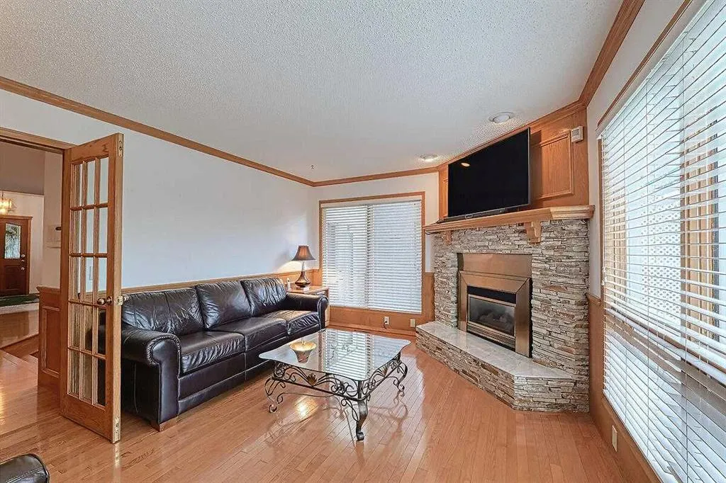115 Strathaven Circle SW
