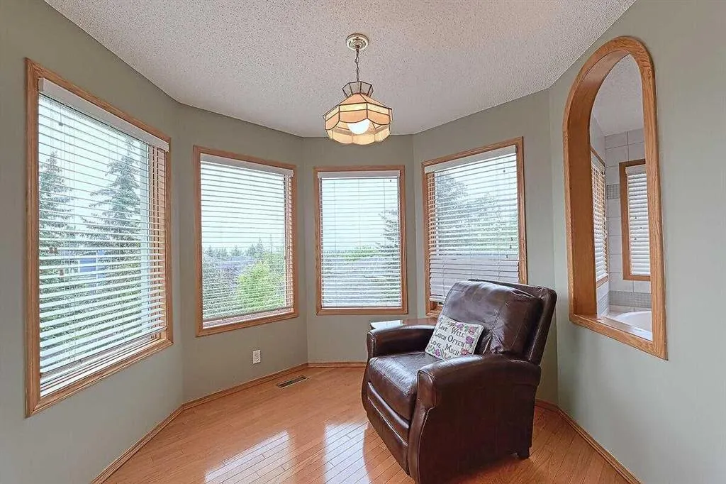 115 Strathaven Circle SW
