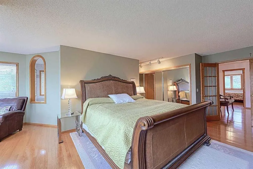 115 Strathaven Circle SW