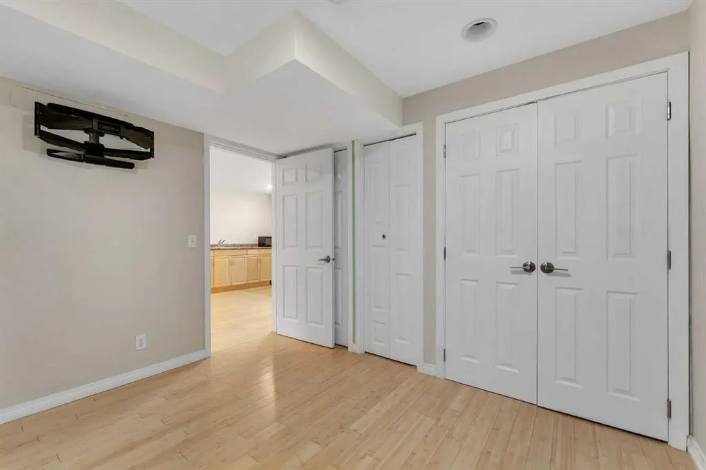 37 Edgeford Way NW