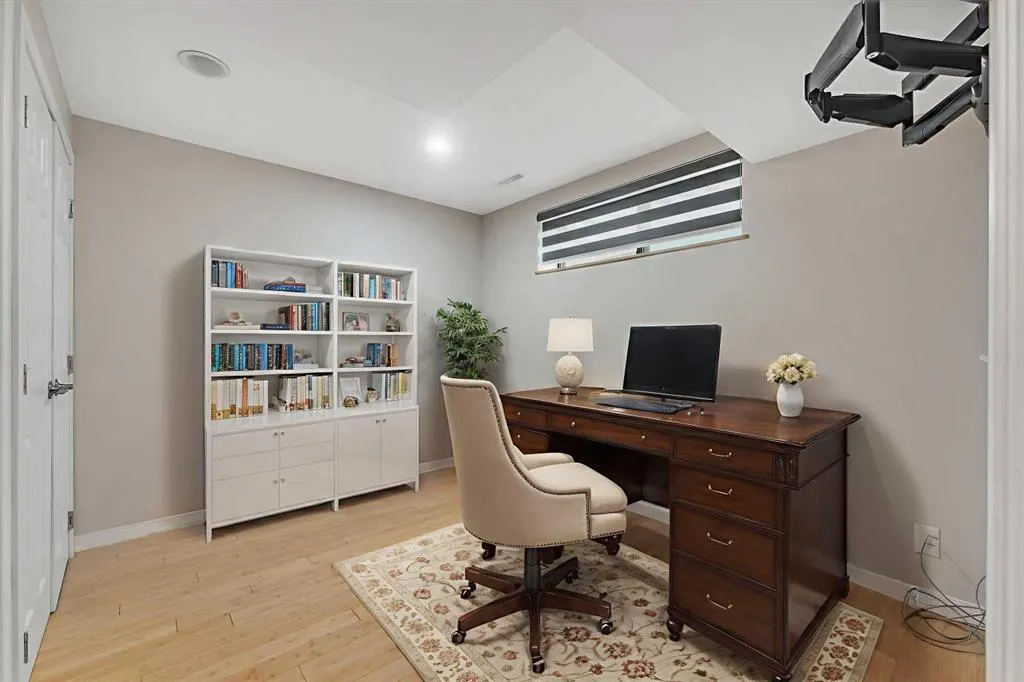 37 Edgeford Way NW