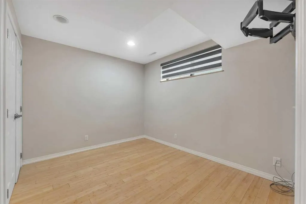 37 Edgeford Way NW