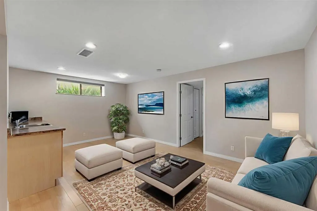 37 Edgeford Way NW