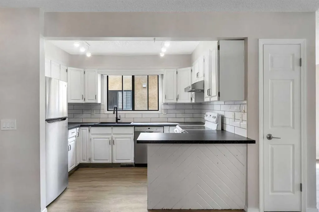 37 Edgeford Way NW