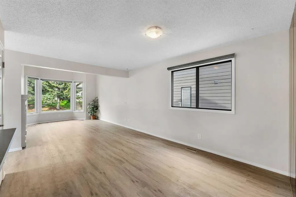 37 Edgeford Way NW