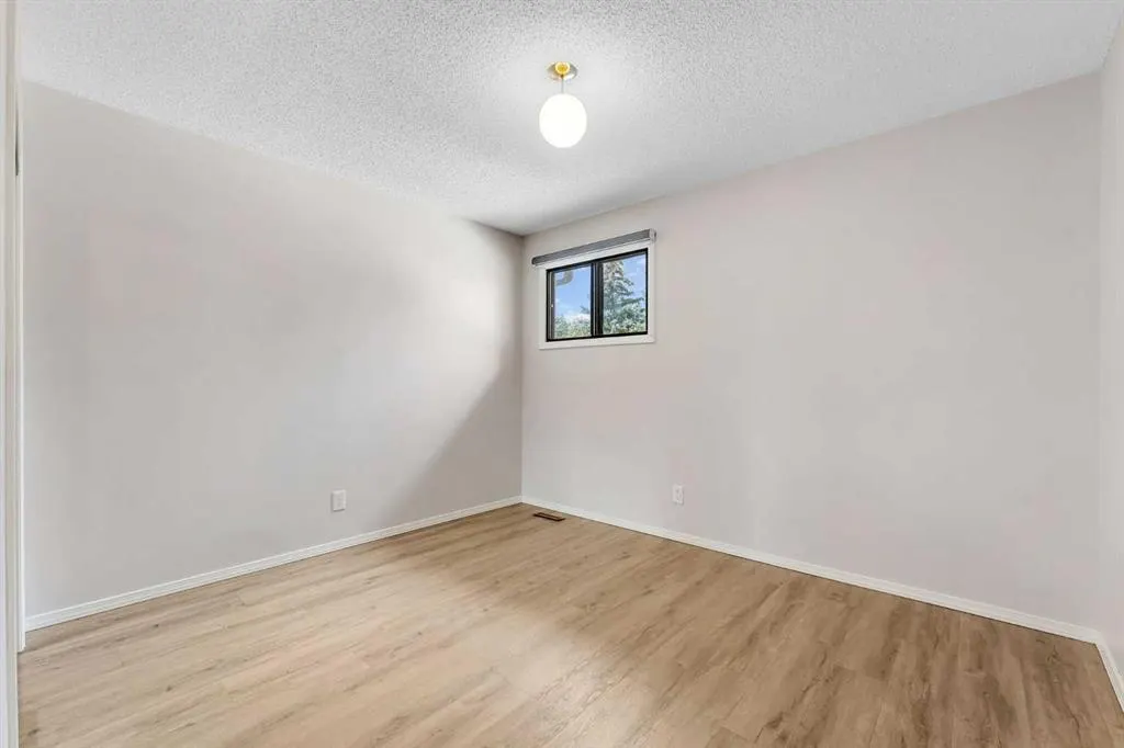 37 Edgeford Way NW