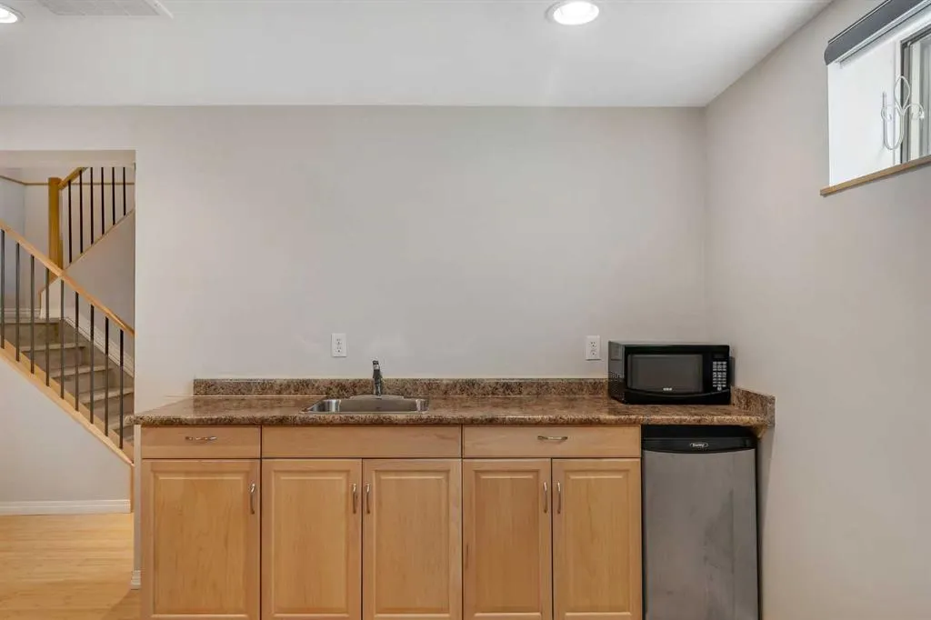 37 Edgeford Way NW
