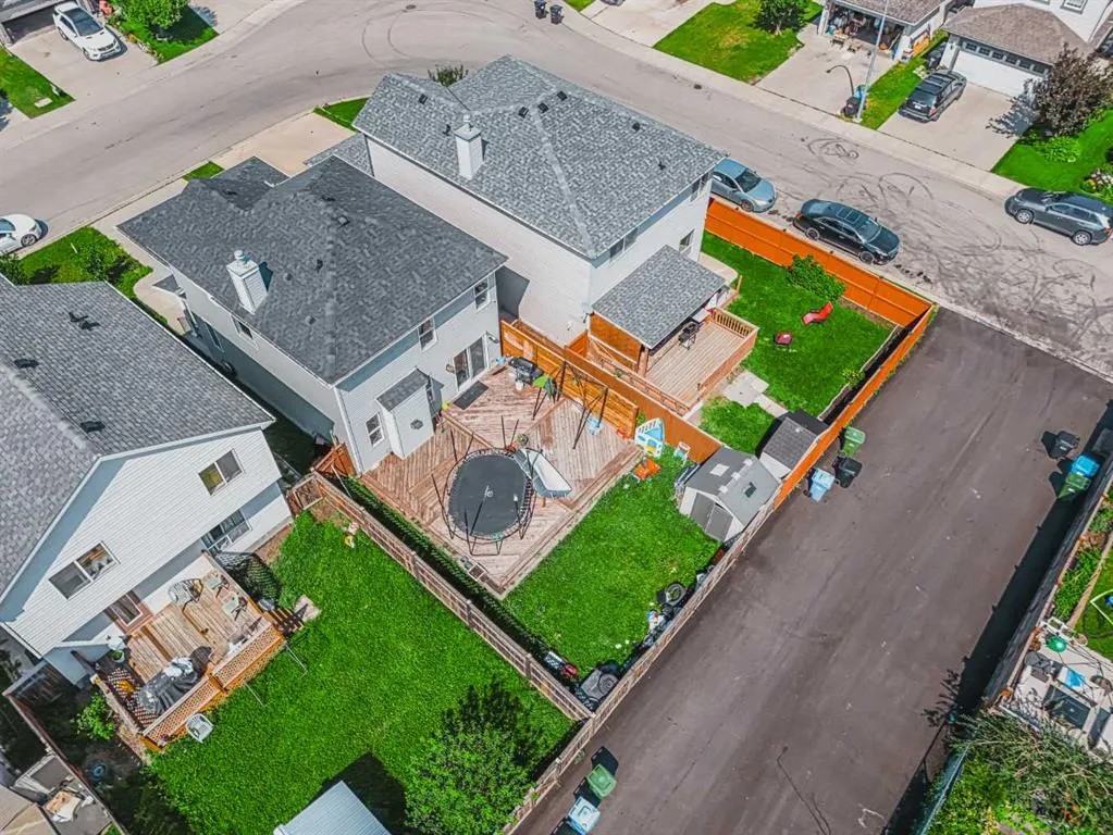 83 Martha's Close NE