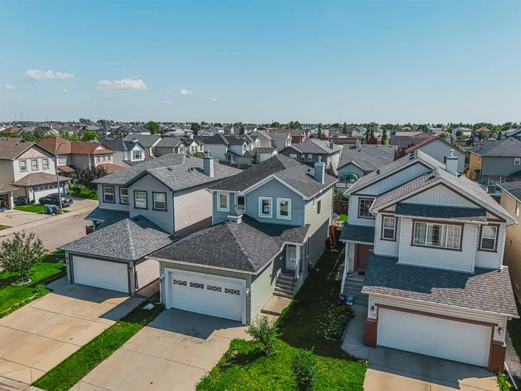 83 Martha's Close NE