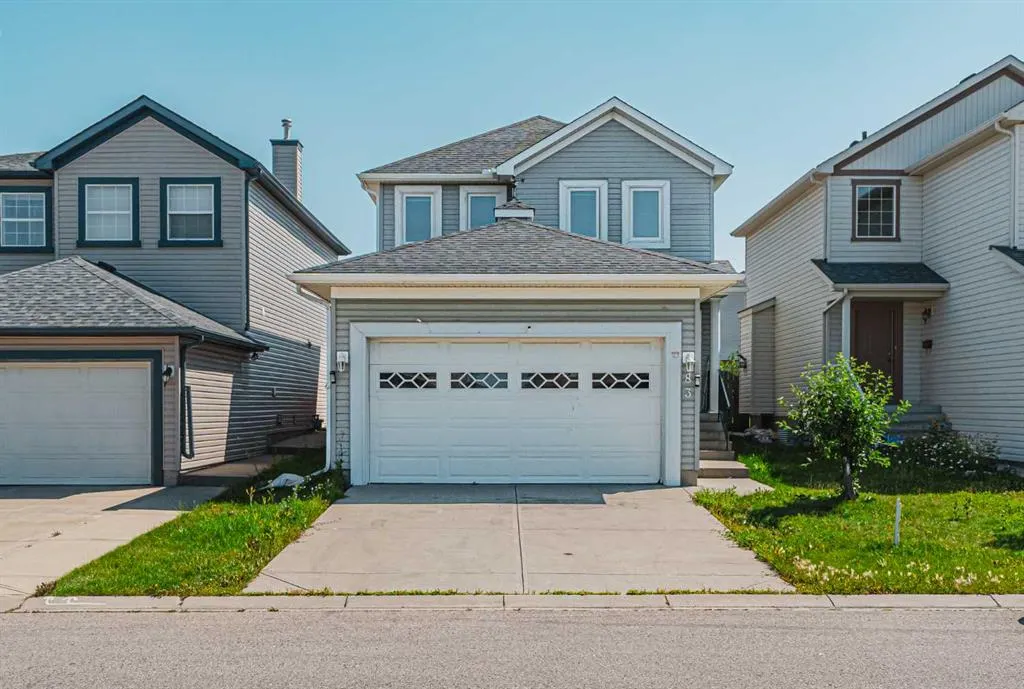 83 Martha's Close NE