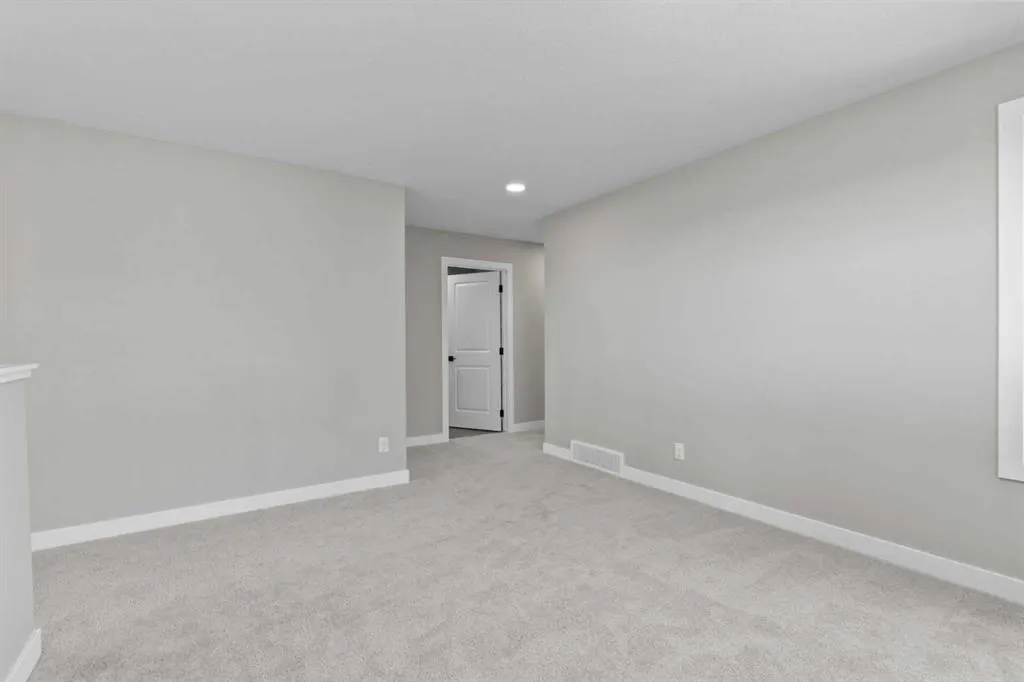 159 Belvedere Crescent SE