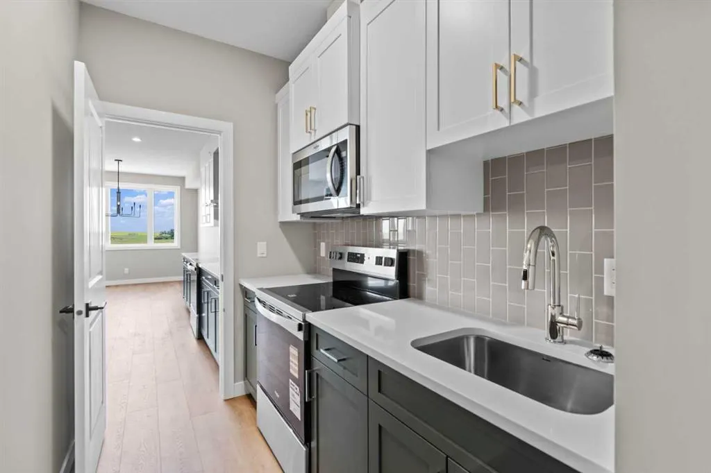 159 Belvedere Crescent SE