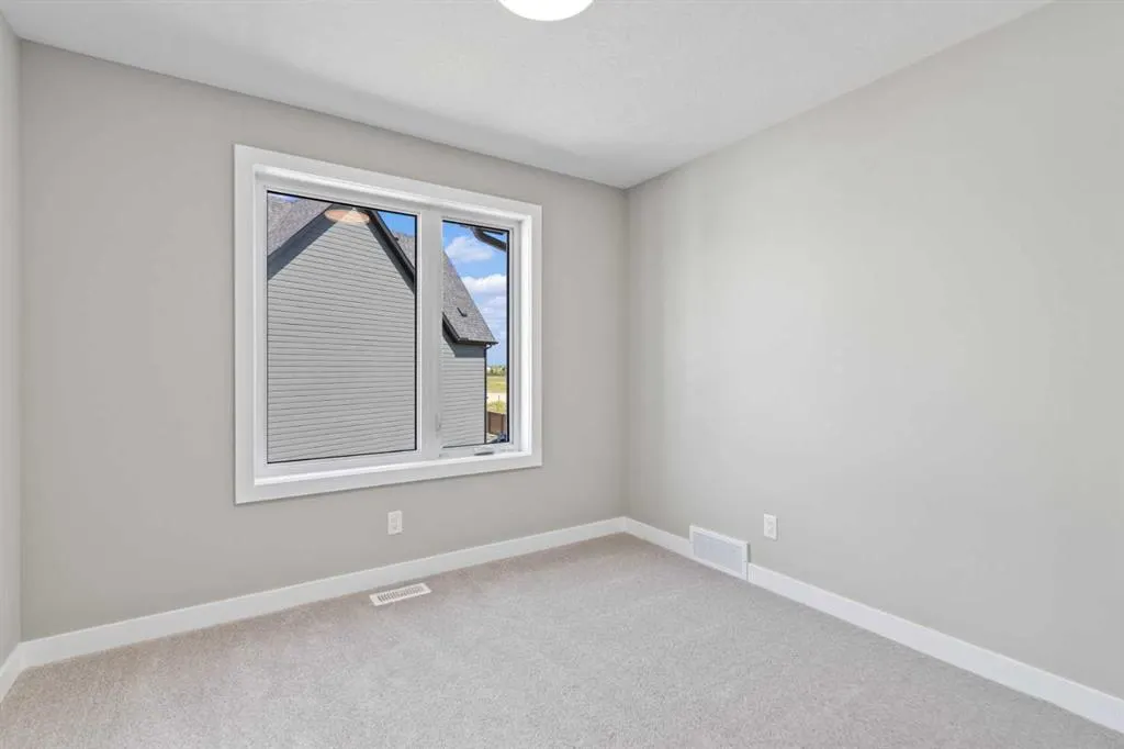 159 Belvedere Crescent SE