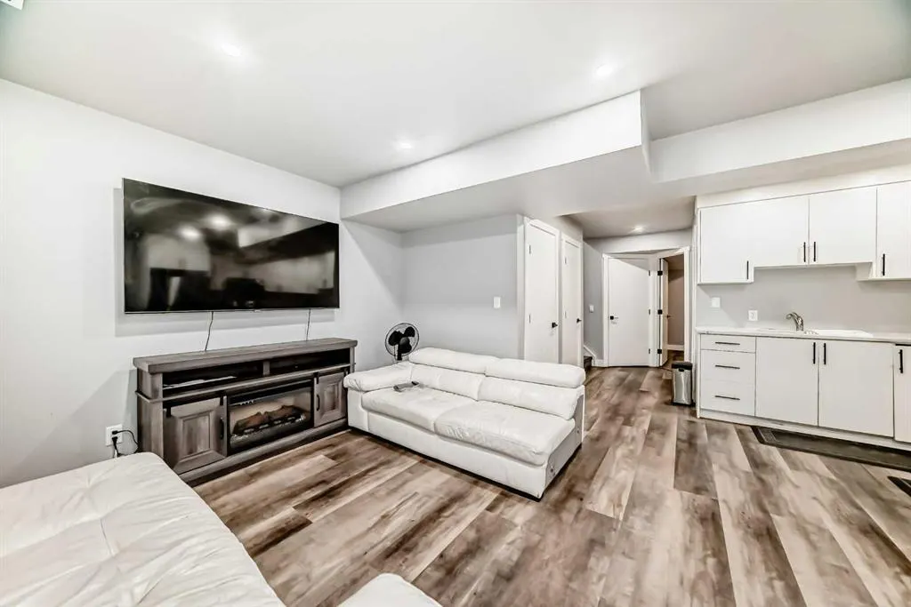 69 Redstone Villas NE