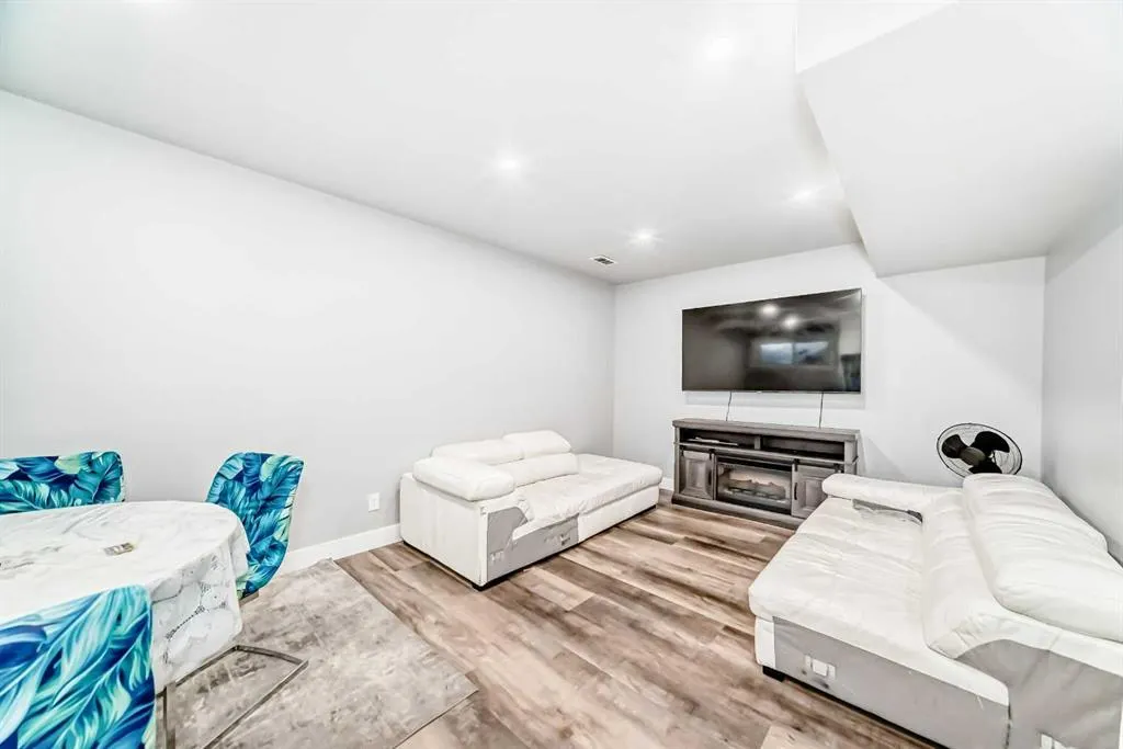 69 Redstone Villas NE