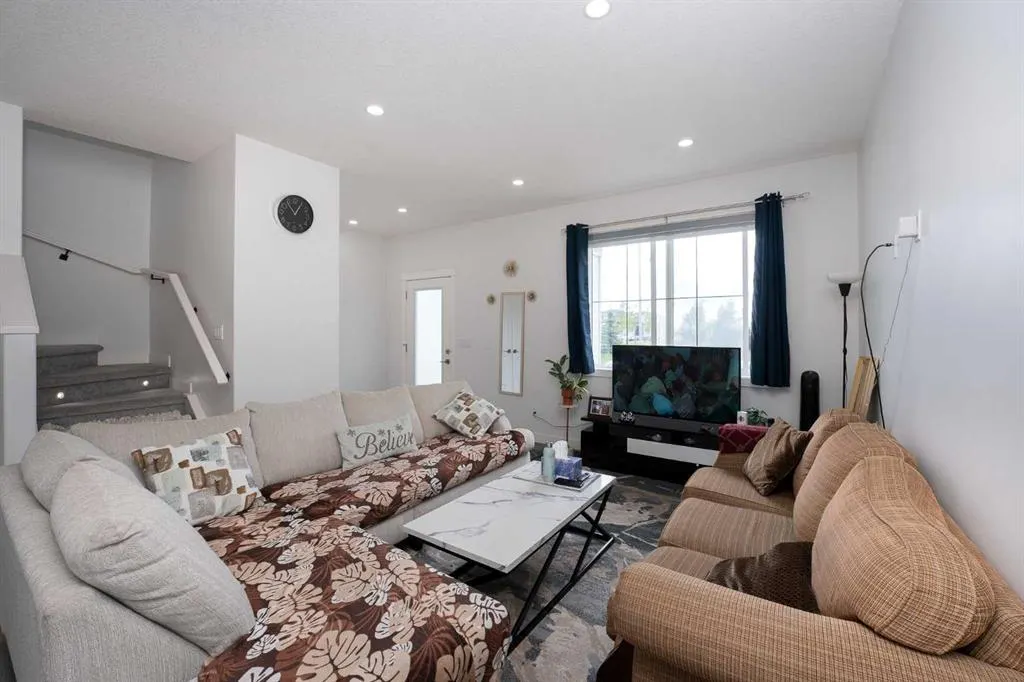 64 Belvedere Park SE