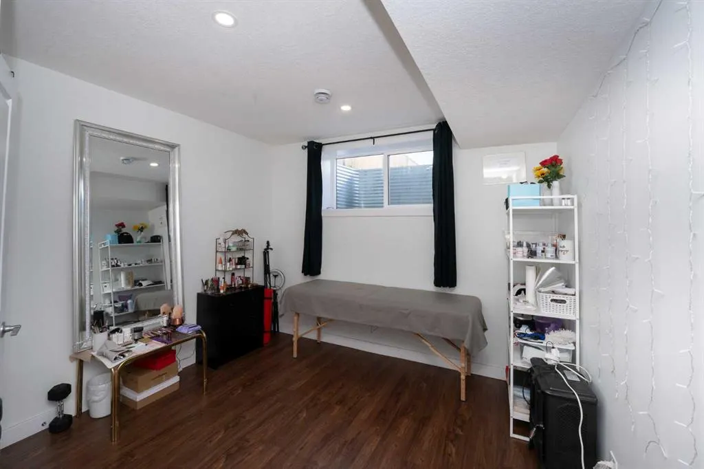 64 Belvedere Park SE