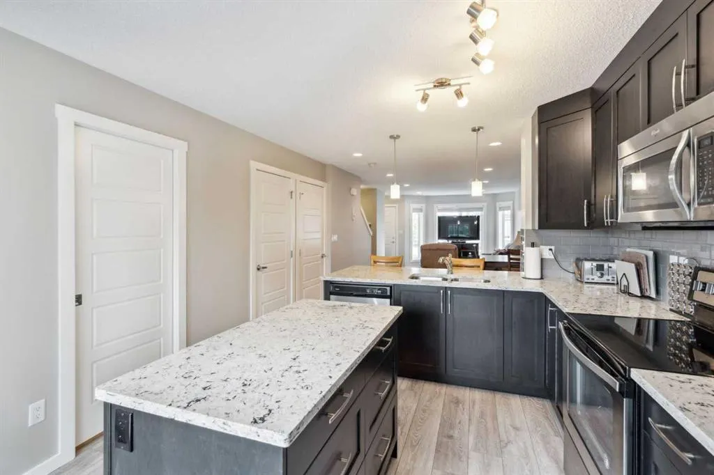 2400 Ravenswood View SE, #1110