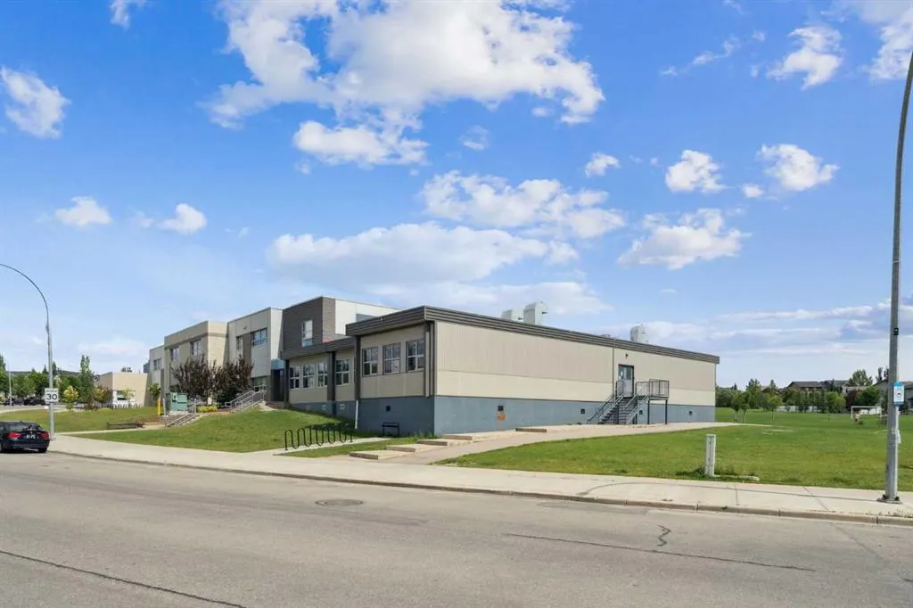 2400 Ravenswood View SE, #1110