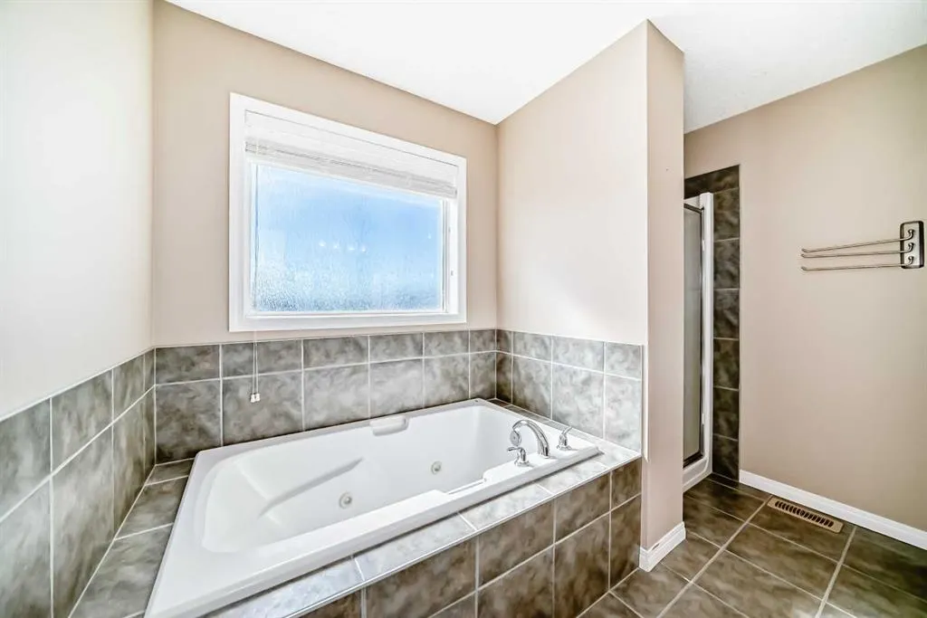 7 Covecreek Place NE