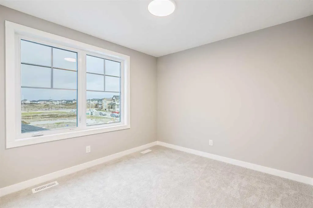 147 Belvedere Crescent SE