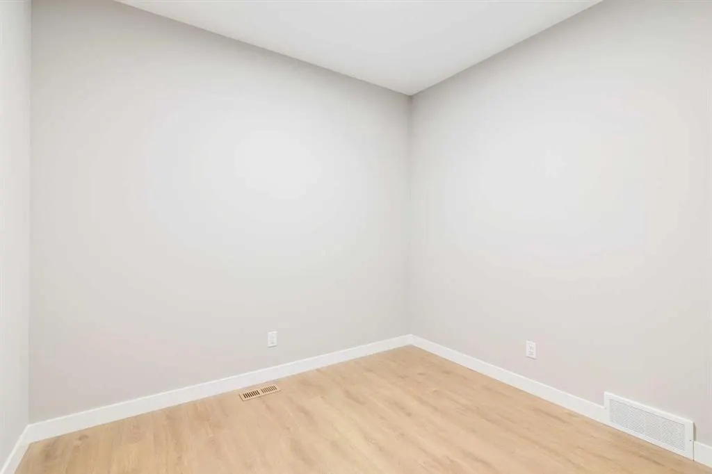 147 Belvedere Crescent SE