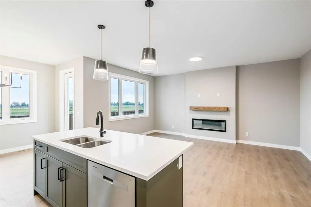 147 Belvedere Crescent SE