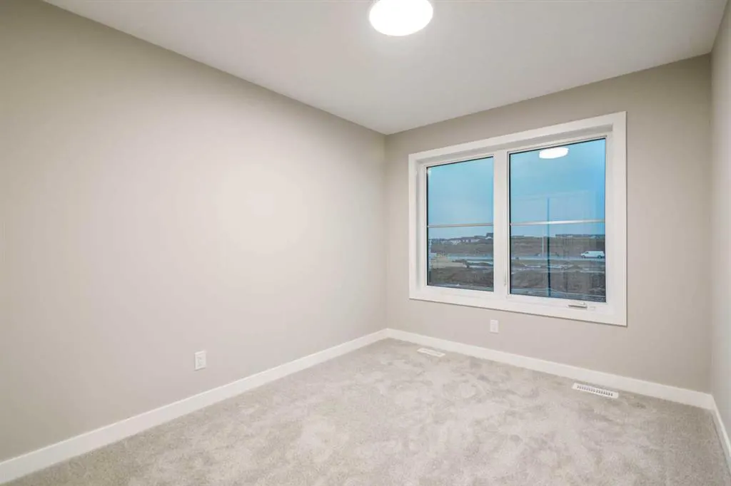 143 Belvedere Crescent SE
