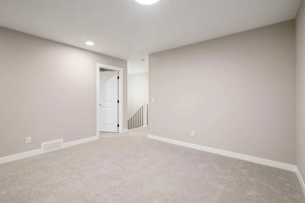 143 Belvedere Crescent SE