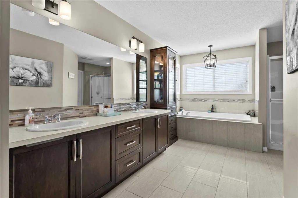 1881 Reunion Terrace NW