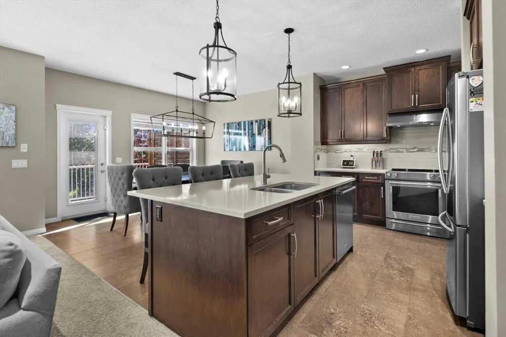 1881 Reunion Terrace NW