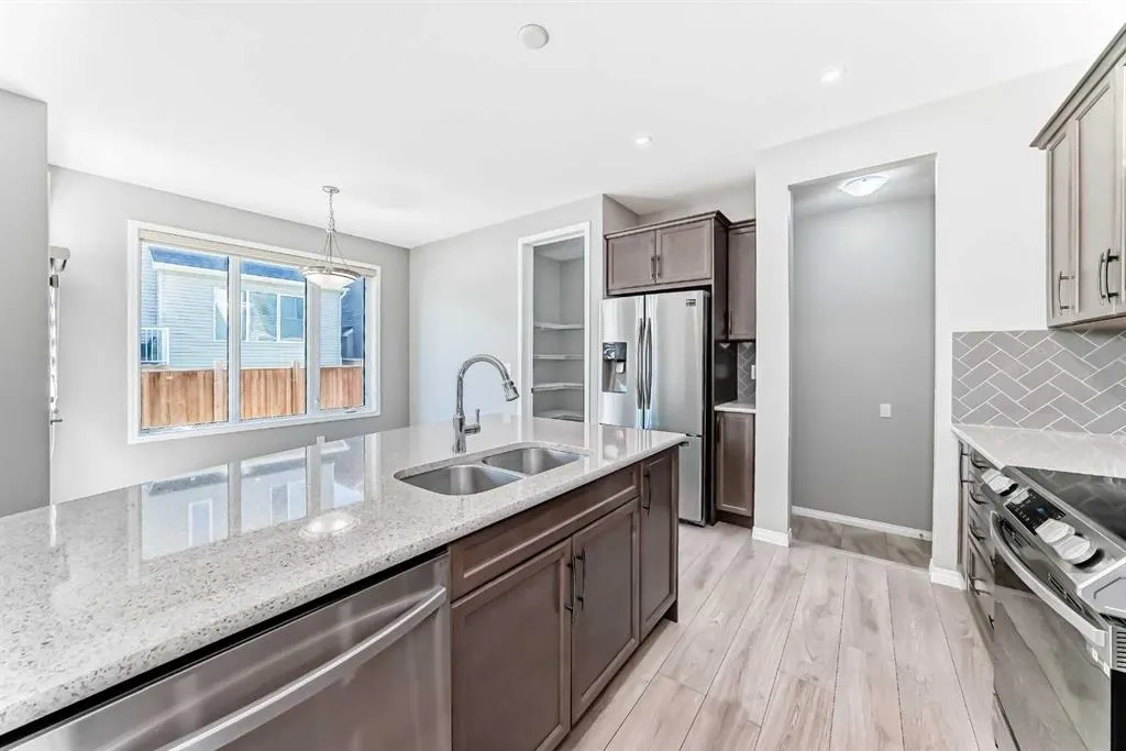 13 Carrington Manor NW